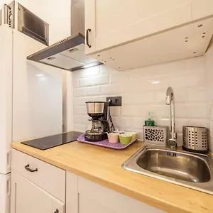 Raval Botella Private Albergue
